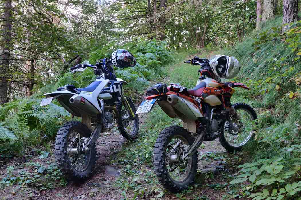 motos enduro en la ruta ALPES ENDURO by o2riders